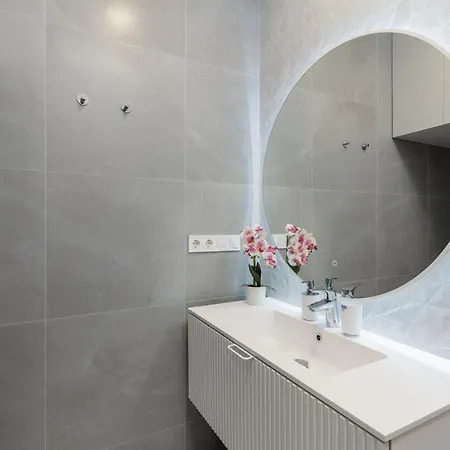 Chloe's Luxury & Ev Charger & Free Private Parking Apartment Budapest