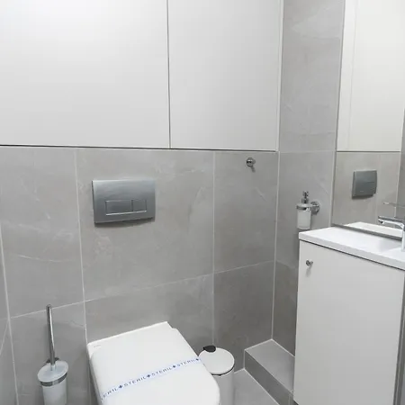 Chloe's Luxury & Ev Charger & Free Private Parking Apartment Budapest