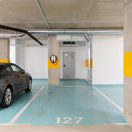 Chloe's Luxury & Ev Charger & Free Private Parking *