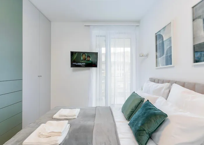 Chloe's Luxury & Ev Charger & Free Private Parking *